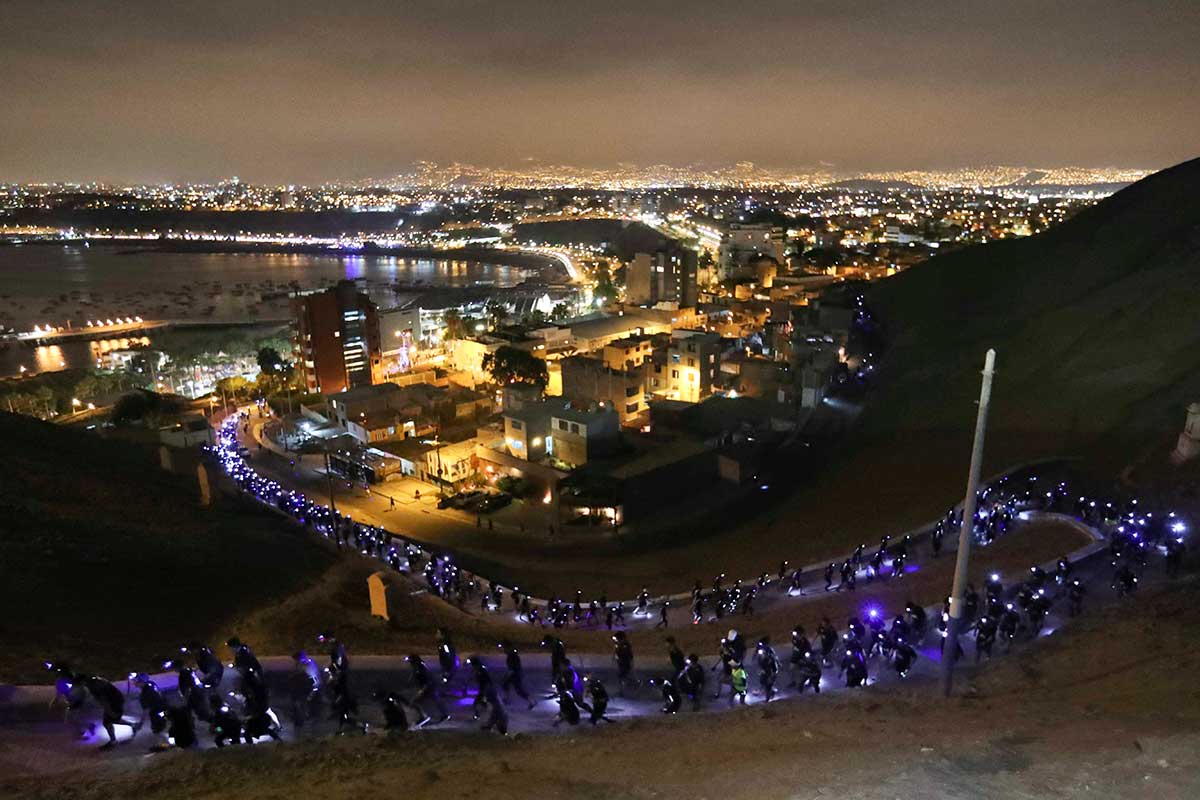 Vista nocturna de Chorrillos durante Lima Night Run